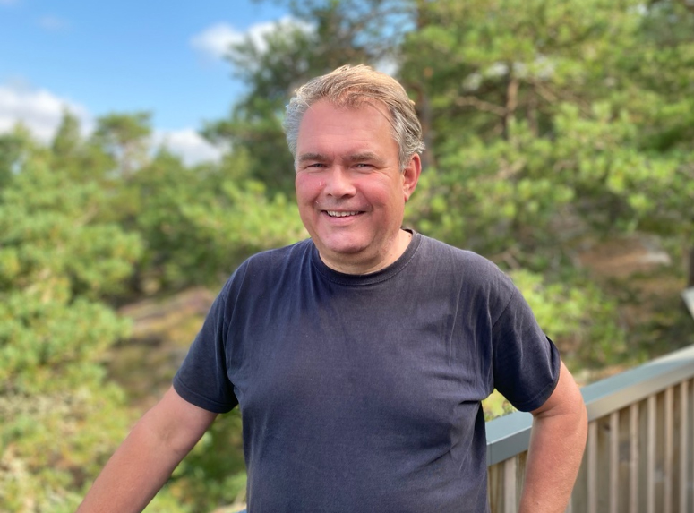 – Jeg har bare godt å si om Monsternett både før og etter at fiber ble lagt her, sier Knut Myra.